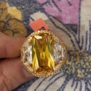 Size 11 simulated yellow & white diamond ring